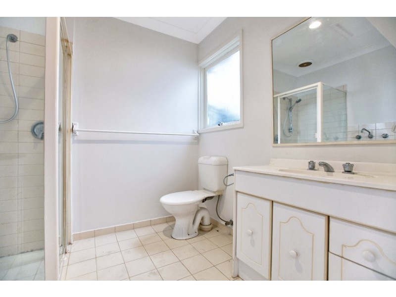 12/16 South Circular Road, Gladstone Park VIC 3043