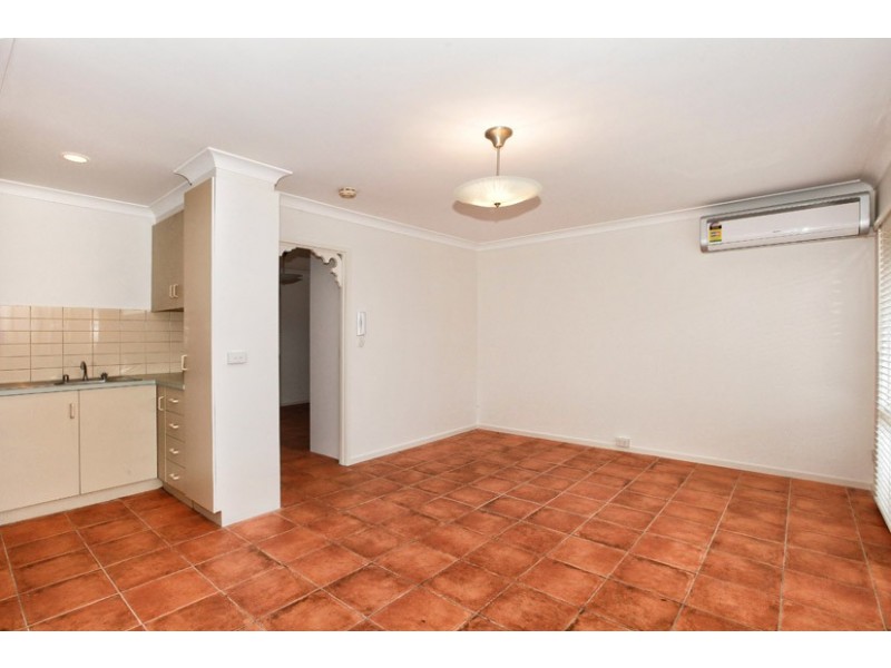 12/16 South Circular Road, Gladstone Park VIC 3043