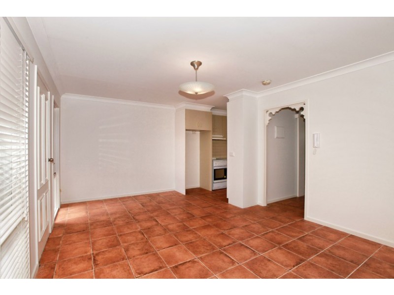 12/16 South Circular Road, Gladstone Park VIC 3043