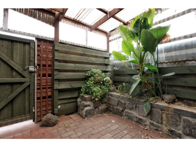 12/16 South Circular Road, Gladstone Park VIC 3043
