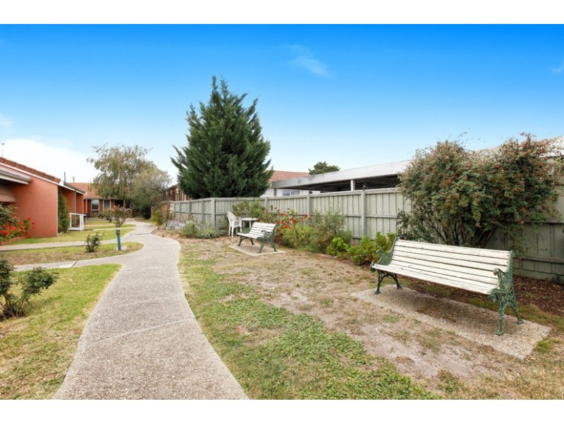 12/16 South Circular Road, Gladstone Park VIC 3043