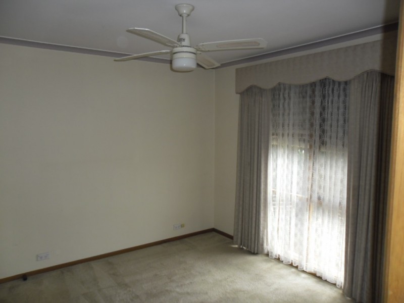 68 Elmhurst Road, Gladstone Park VIC 3043