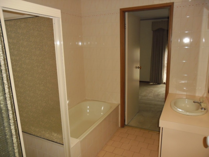 68 Elmhurst Road, Gladstone Park VIC 3043