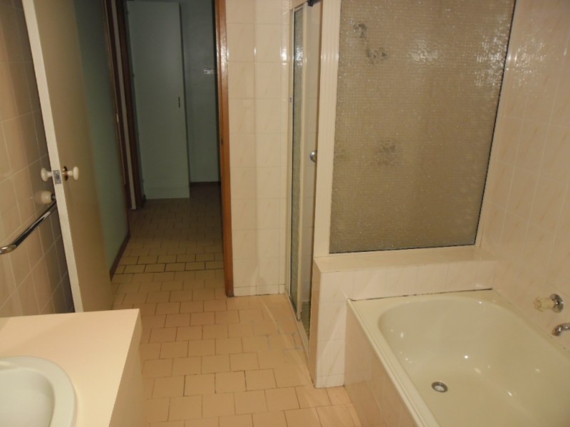 68 Elmhurst Road, Gladstone Park VIC 3043