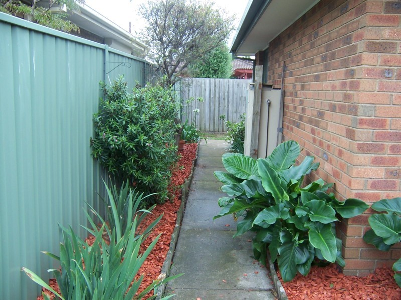 68 Elmhurst Road, Gladstone Park VIC 3043