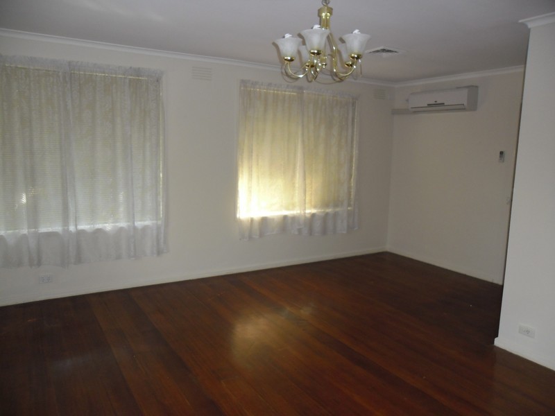 14 Hall Road, Gladstone Park VIC 3043