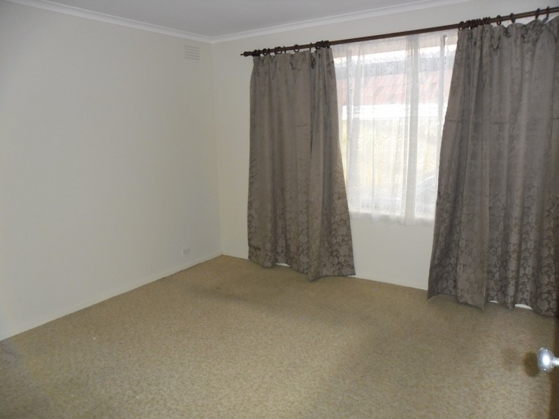 14 Hall Road, Gladstone Park VIC 3043