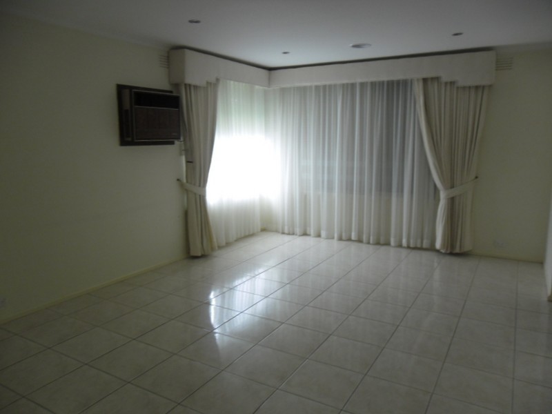 115 South Circular Road, Gladstone Park VIC 3043