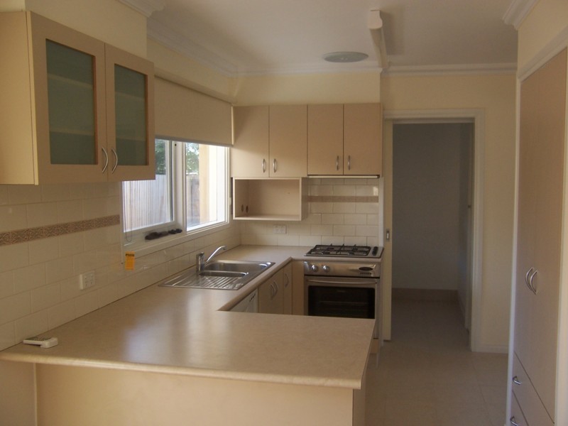 16 Fisher Grove, Tullamarine VIC 3043