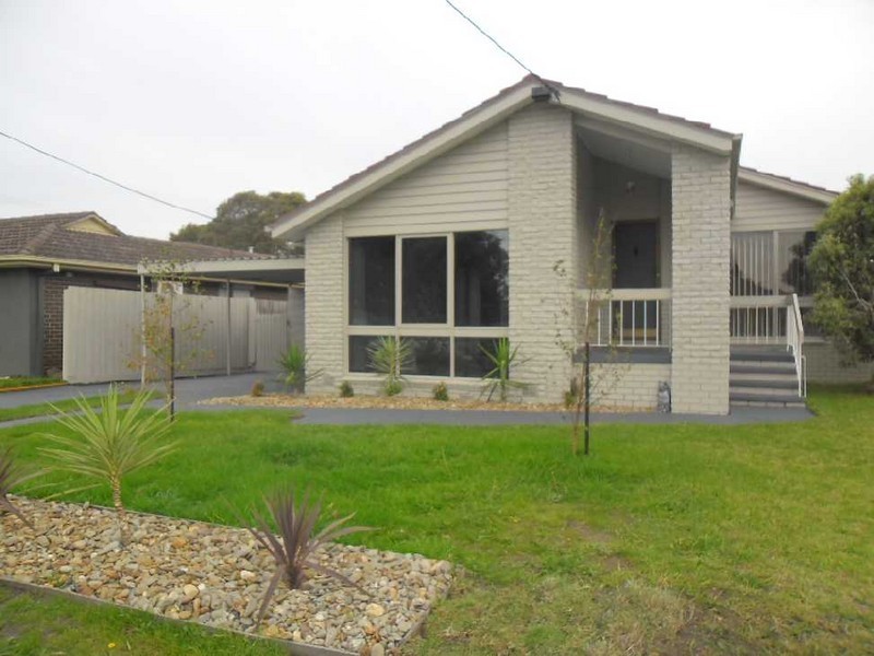 11 Woodstock Drive, Gladstone Park VIC 3043