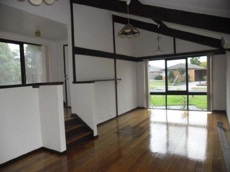 11 Woodstock Drive, Gladstone Park VIC 3043