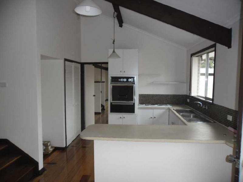 11 Woodstock Drive, Gladstone Park VIC 3043