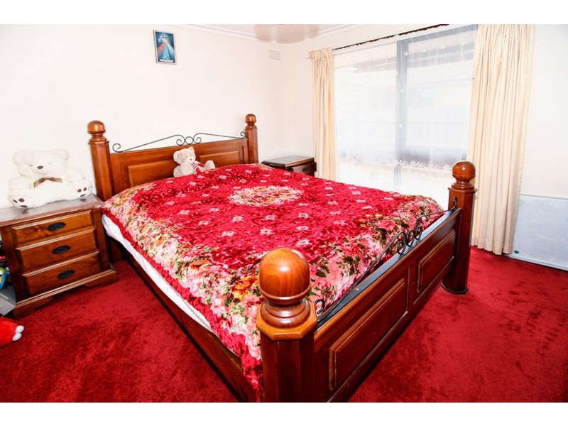 19 North Circular Road, Gladstone Park VIC 3043