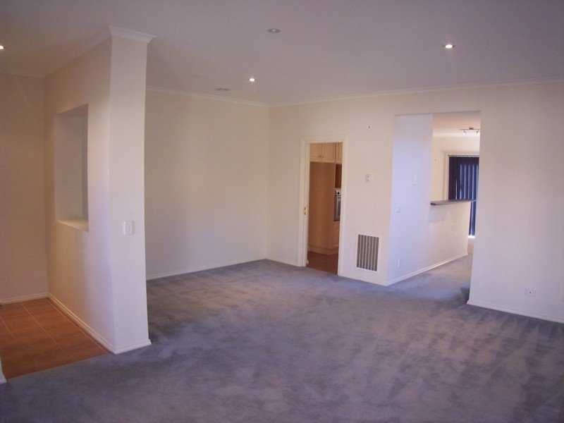 35 The Crest, Attwood VIC 3049