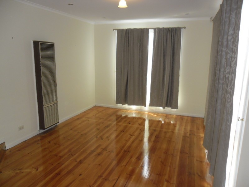 37 Samara Grove, Gladstone Park VIC 3043