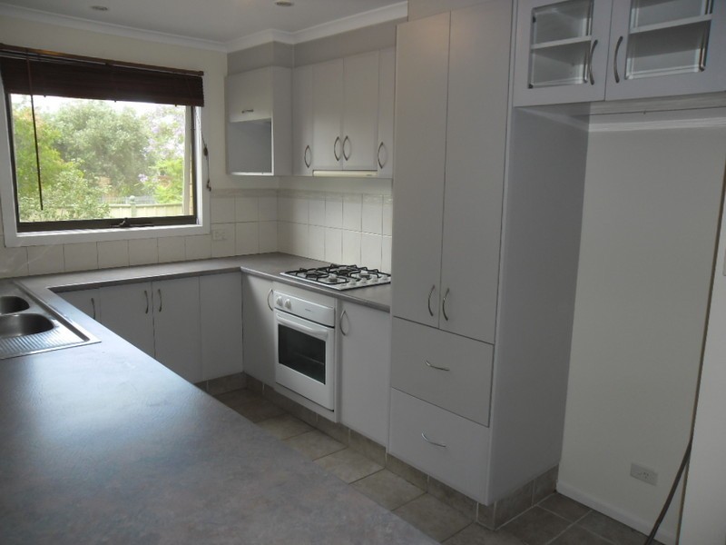 37 Samara Grove, Gladstone Park VIC 3043