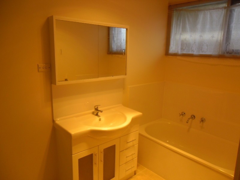 37 Samara Grove, Gladstone Park VIC 3043