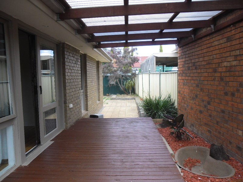 37 Samara Grove, Gladstone Park VIC 3043