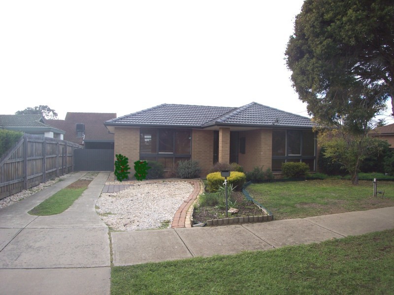 4 Snaefell Crescent, Gladstone Park VIC 3043