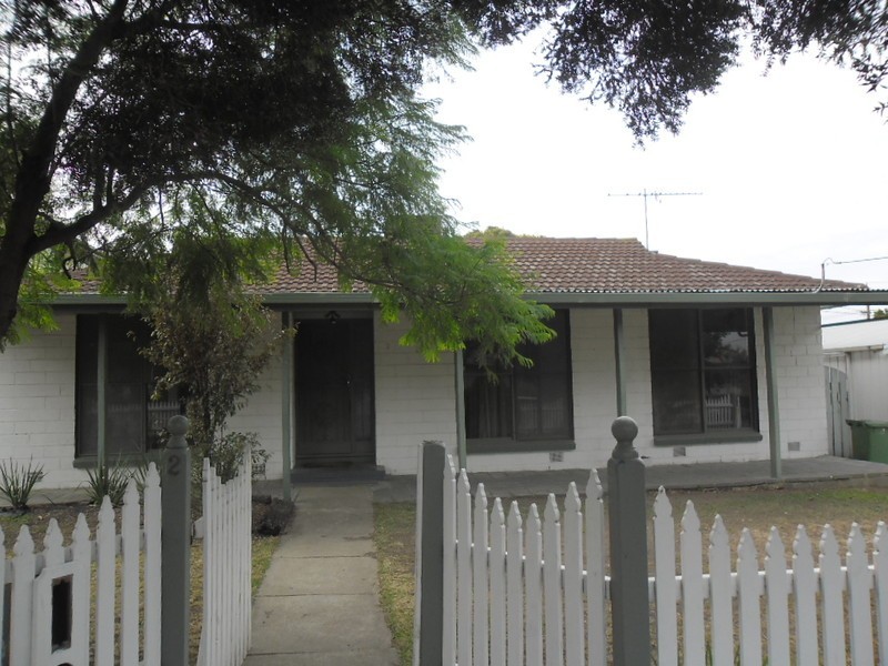 2 Larissa Avenue, Tullamarine VIC 3043