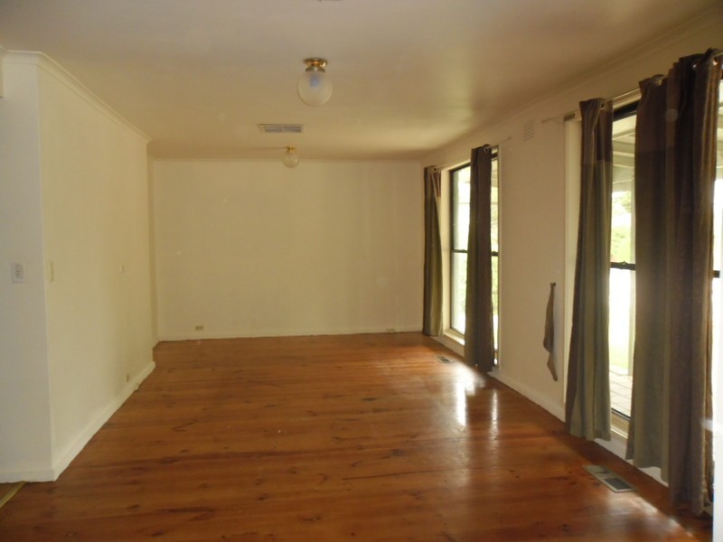 2 Larissa Avenue, Tullamarine VIC 3043