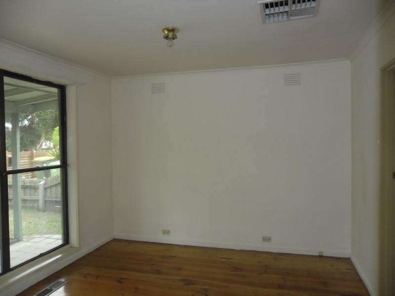 2 Larissa Avenue, Tullamarine VIC 3043