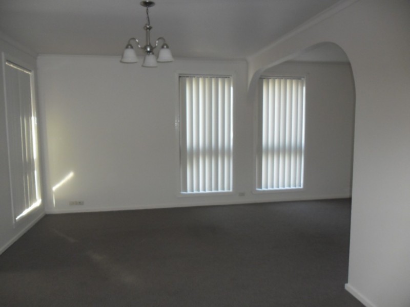 42 Elmhurst Road, Gladstone Park VIC 3043