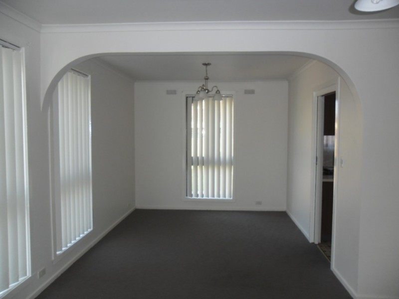 42 Elmhurst Road, Gladstone Park VIC 3043