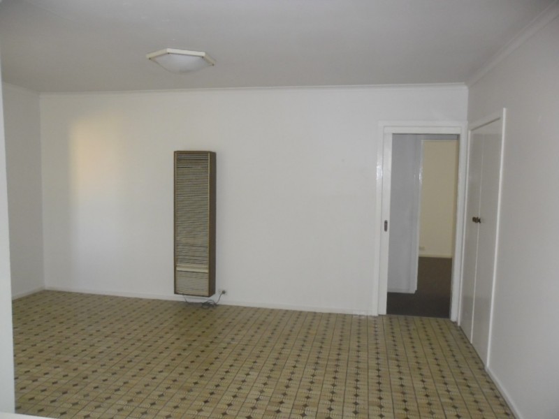 42 Elmhurst Road, Gladstone Park VIC 3043