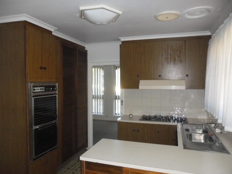42 Elmhurst Road, Gladstone Park VIC 3043