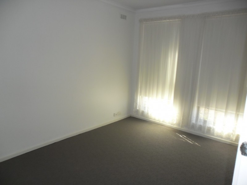 42 Elmhurst Road, Gladstone Park VIC 3043