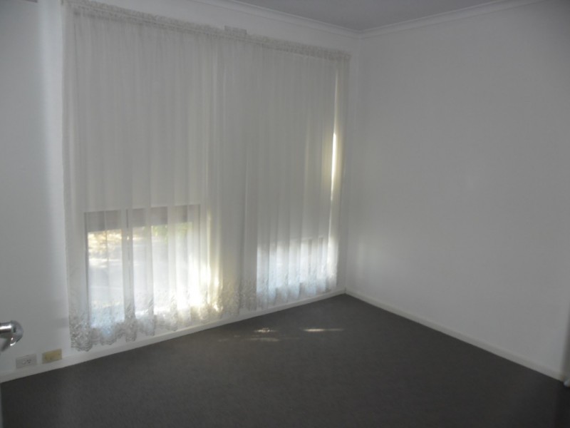 42 Elmhurst Road, Gladstone Park VIC 3043