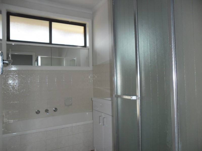 42 Elmhurst Road, Gladstone Park VIC 3043