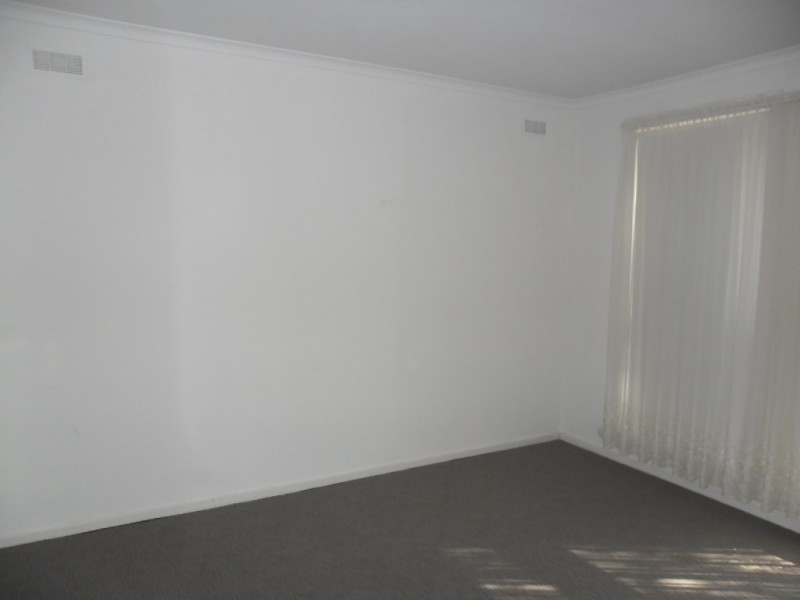 42 Elmhurst Road, Gladstone Park VIC 3043