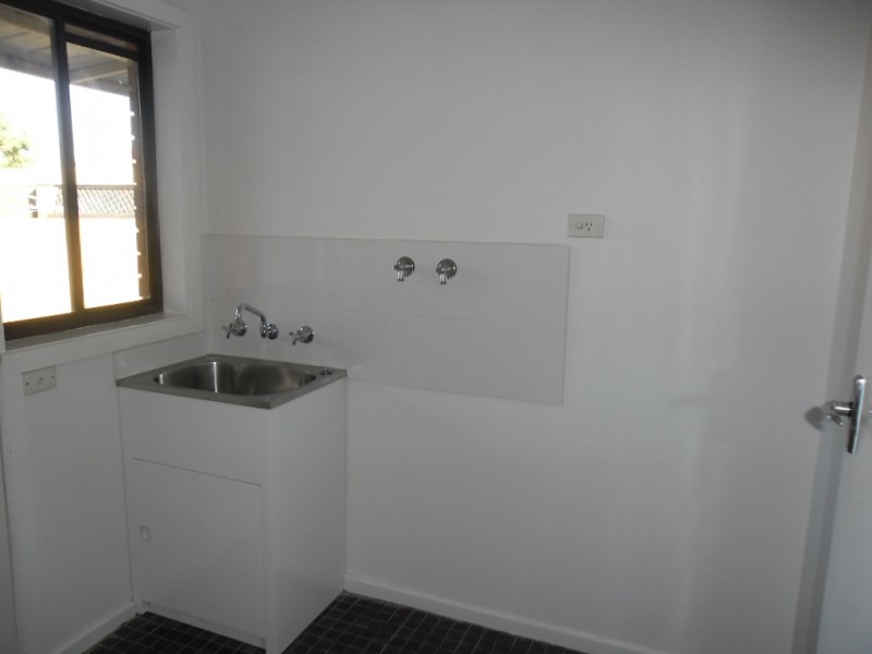 42 Elmhurst Road, Gladstone Park VIC 3043