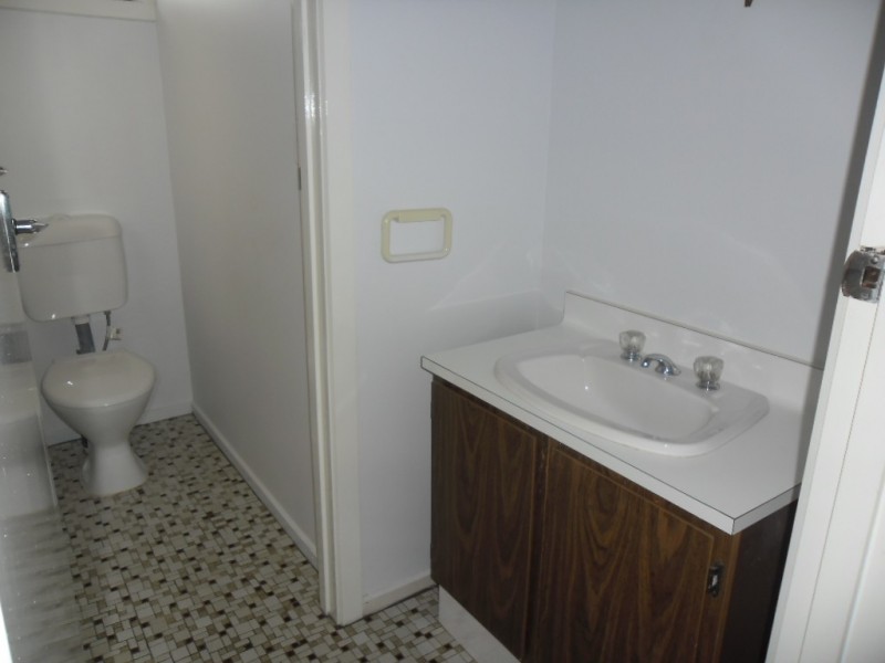 42 Elmhurst Road, Gladstone Park VIC 3043