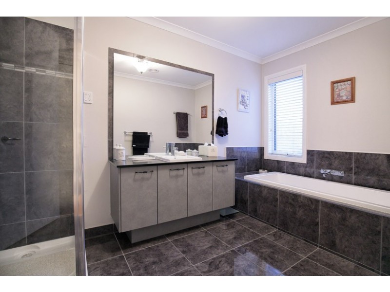 12 Palamino Valley Court, Greenvale VIC 3059