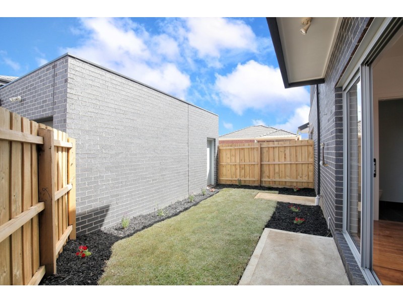 2/43 Riddell Street, Westmeadows VIC 3049