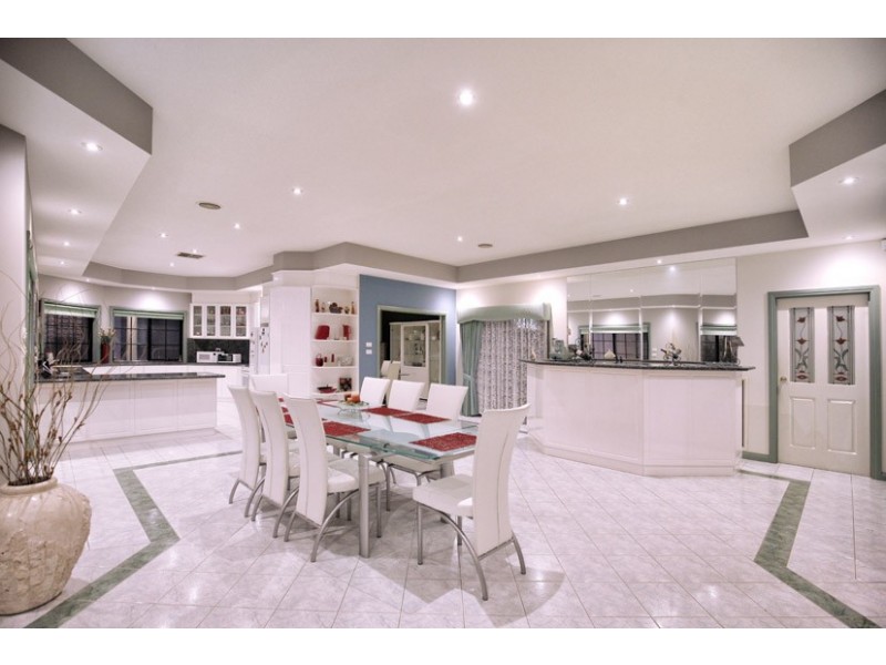 6 Sainsbury Court, Greenvale VIC 3059