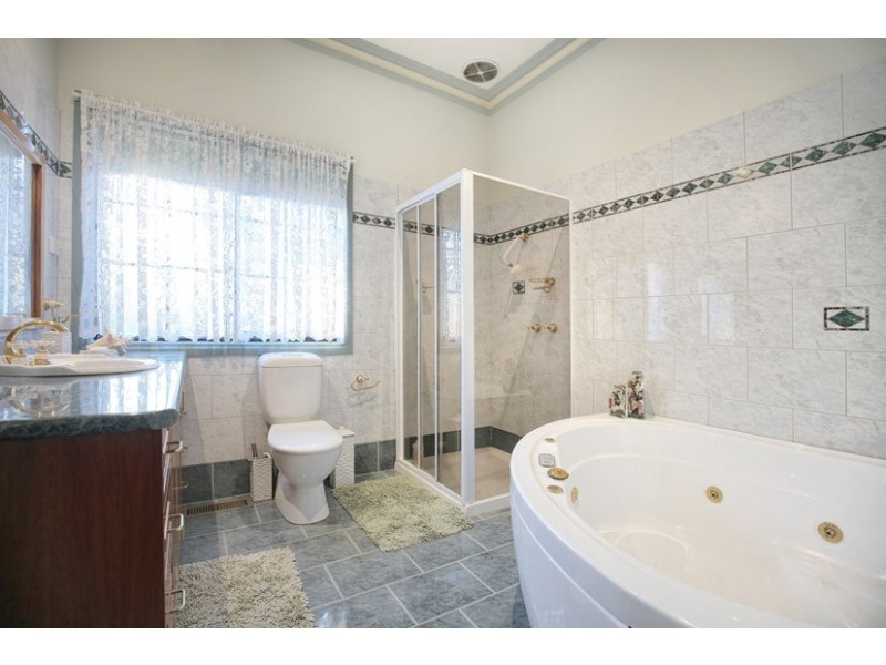 6 Sainsbury Court, Greenvale VIC 3059