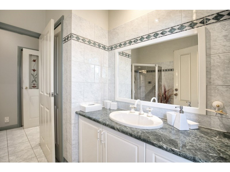 6 Sainsbury Court, Greenvale VIC 3059