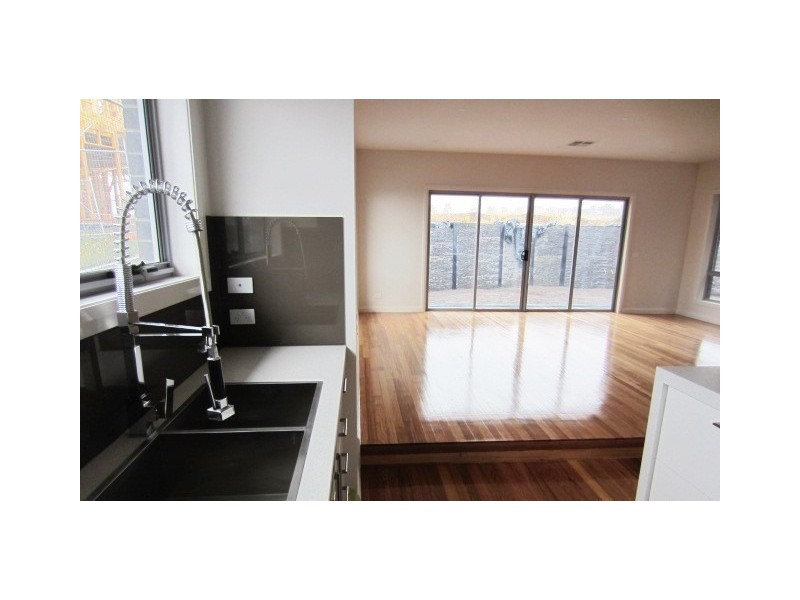 2/44 Trumpington Terrace, Attwood VIC 3049