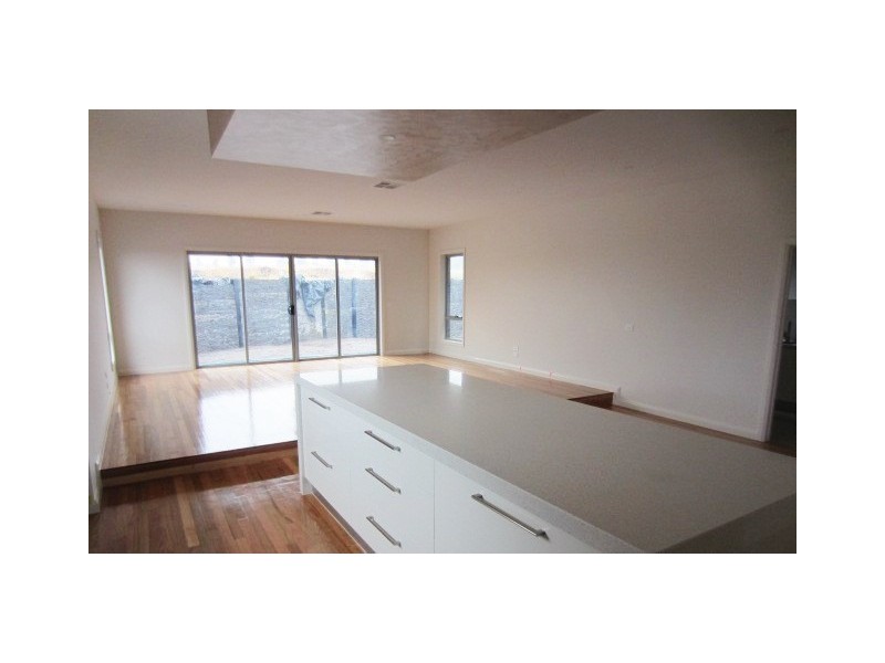 2/44 Trumpington Terrace, Attwood VIC 3049