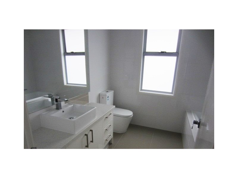 2/44 Trumpington Terrace, Attwood VIC 3049