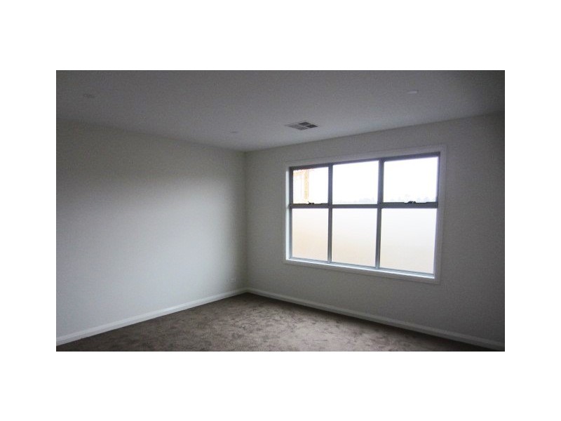 2/44 Trumpington Terrace, Attwood VIC 3049