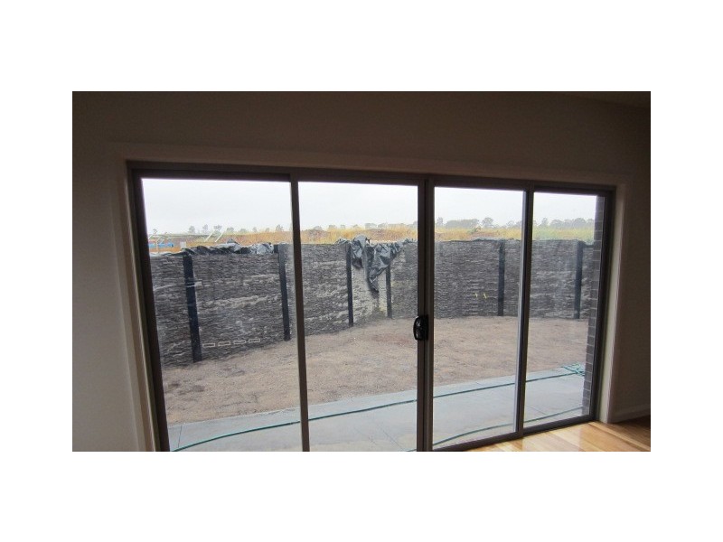 2/44 Trumpington Terrace, Attwood VIC 3049