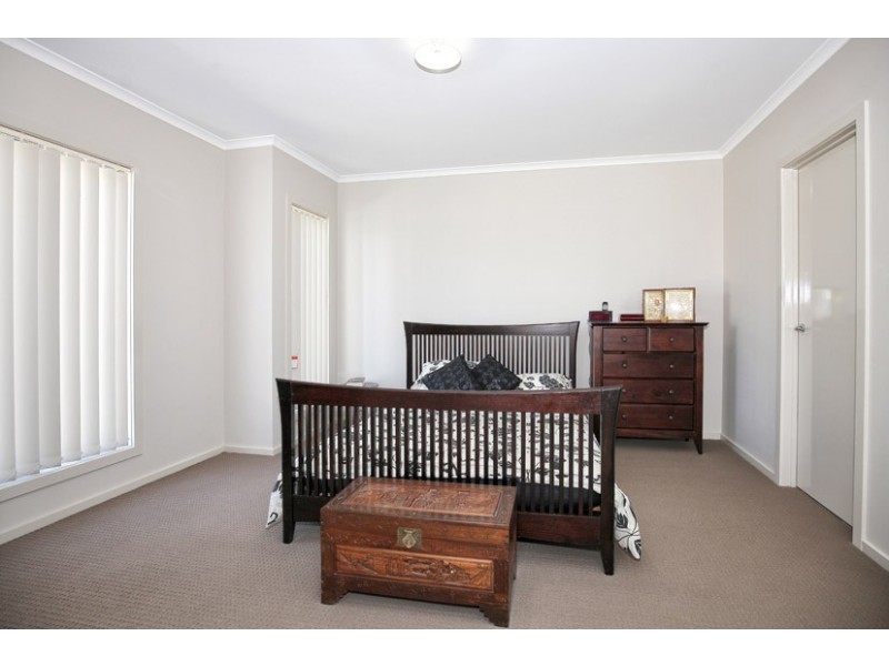 68 Moor Park Drive, Craigieburn VIC 3064