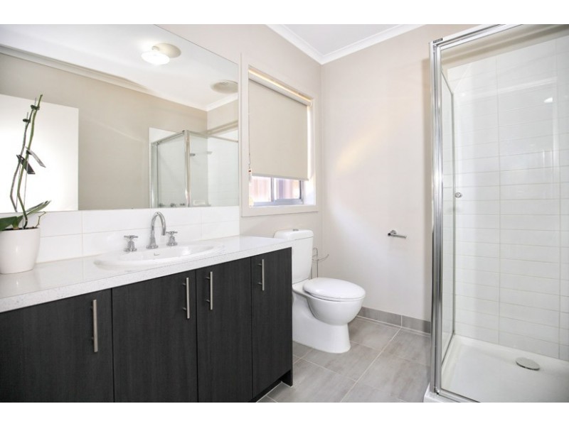 68 Moor Park Drive, Craigieburn VIC 3064