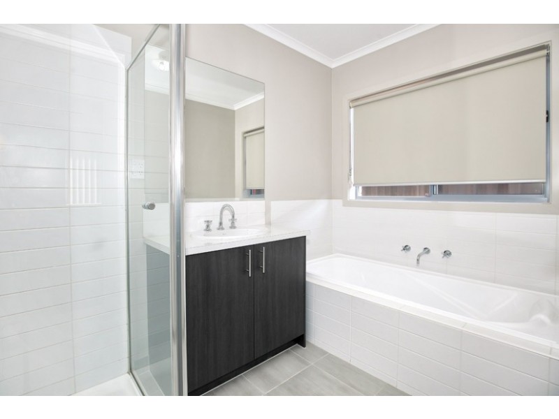 68 Moor Park Drive, Craigieburn VIC 3064