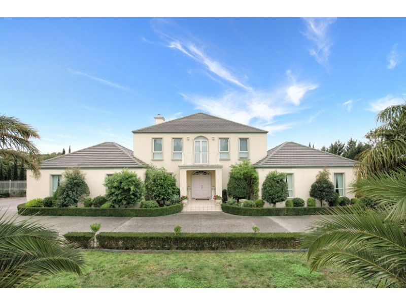 8 Dunbar Court, Greenvale VIC 3059